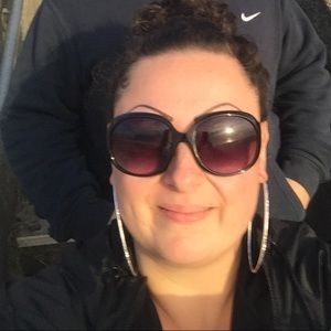 Meet your Posher, Priscilla